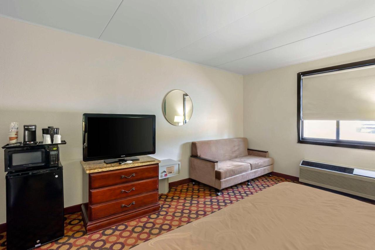 Quality Inn Enola - Harrisburg Exteriör bild