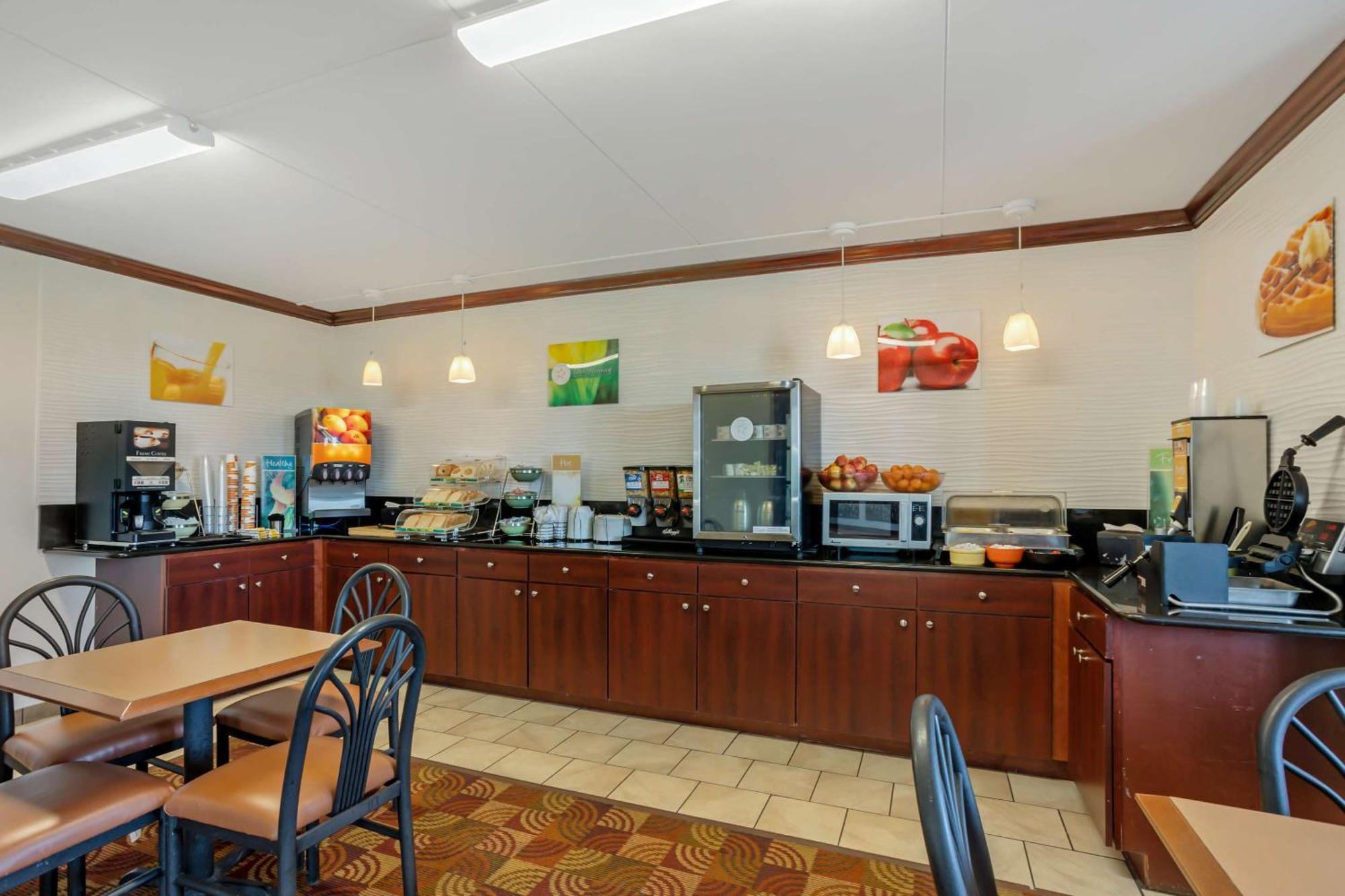Quality Inn Enola - Harrisburg Exteriör bild