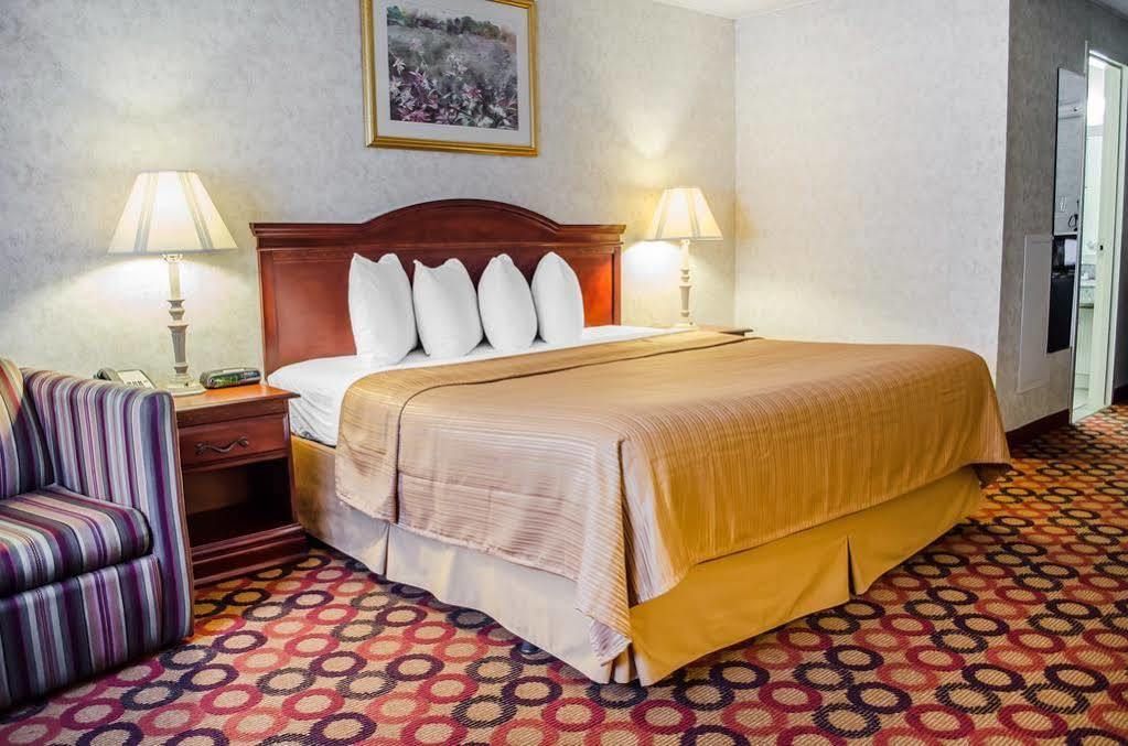 Quality Inn Enola - Harrisburg Exteriör bild